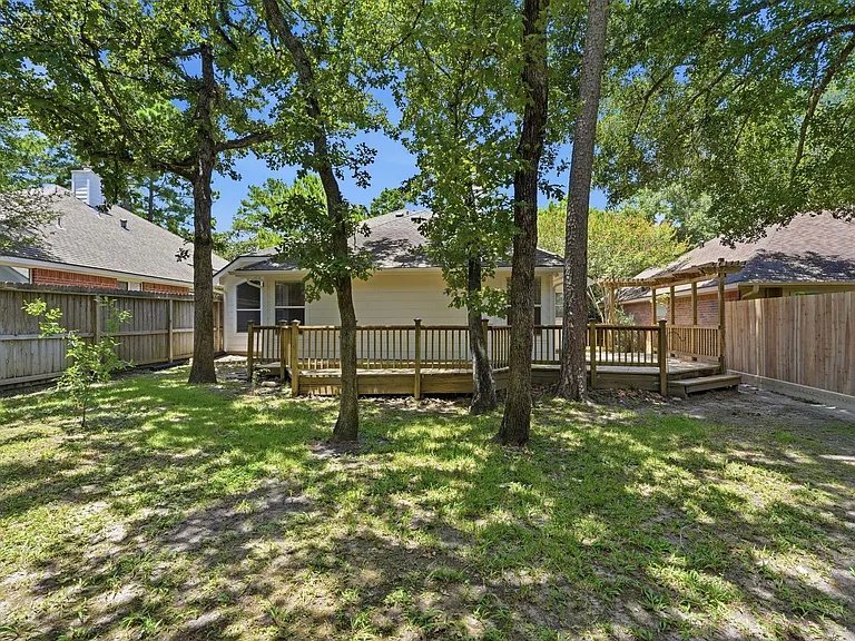 18 Mulberry Glen Pl — Photo 42