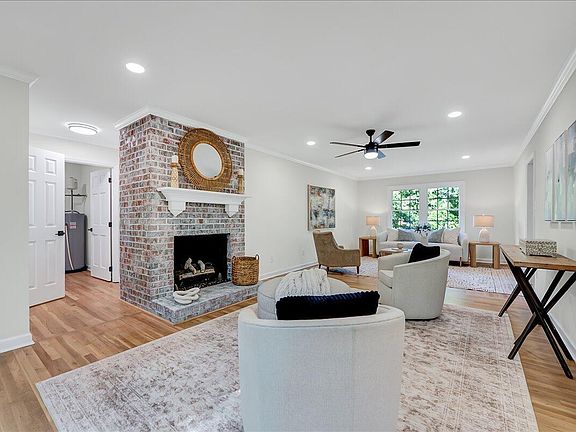 2nd image of 1022 Clare Ct