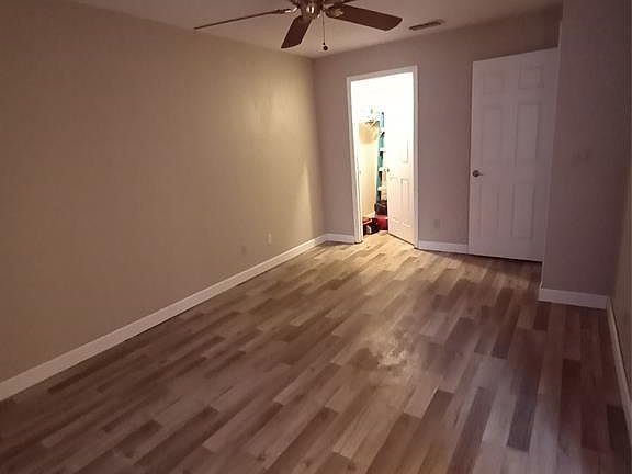 5th image of 405 Shangri La Cir
