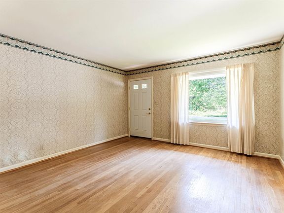 3rd image of 6077 Grand River Rd