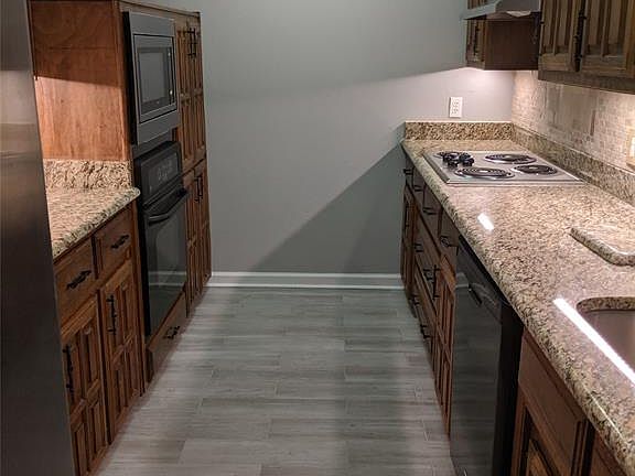 2nd image of 2147 Willow Pl #B