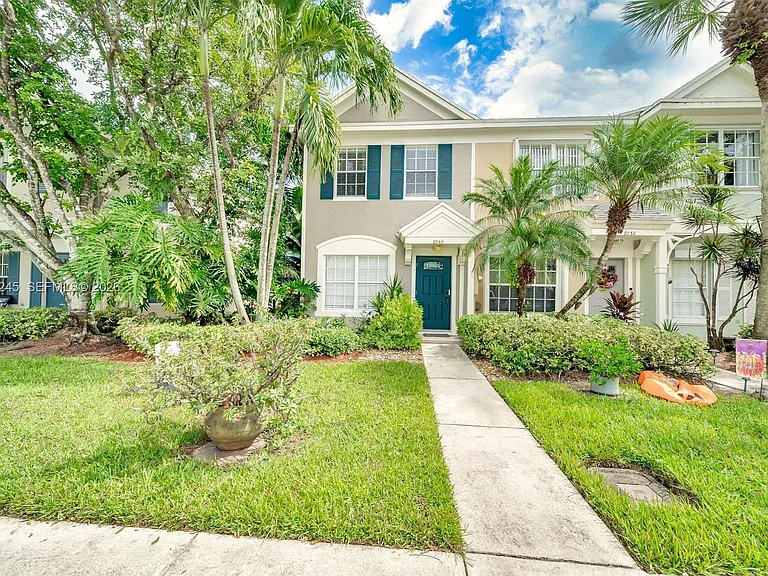 8040 Sanibel Dr #8040 — Photo 2