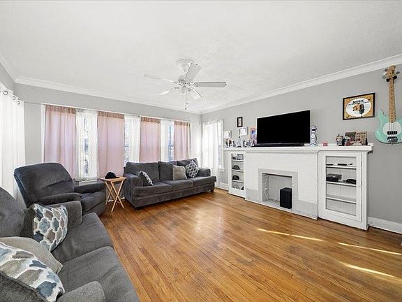2nd image of 806 S 17th Ave