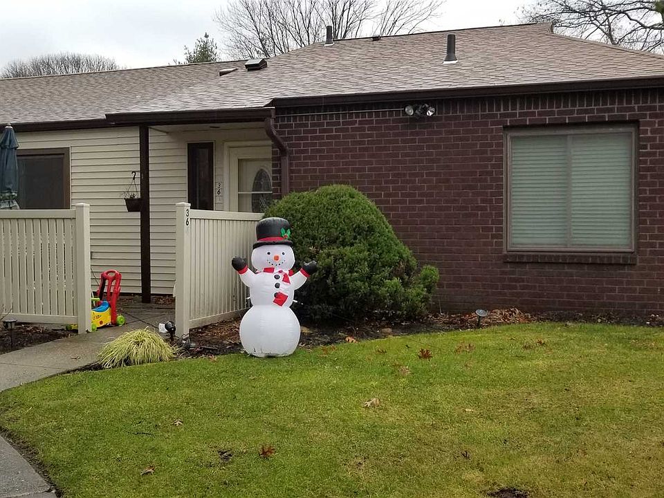 1st image of 364 Clubhouse Ct