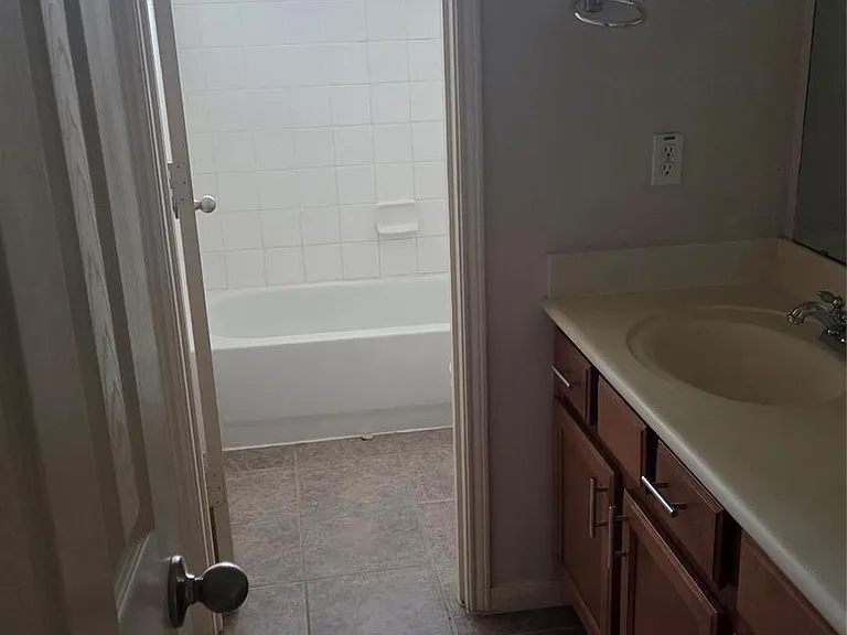 2103 Trinity Manor Ln — Photo 21