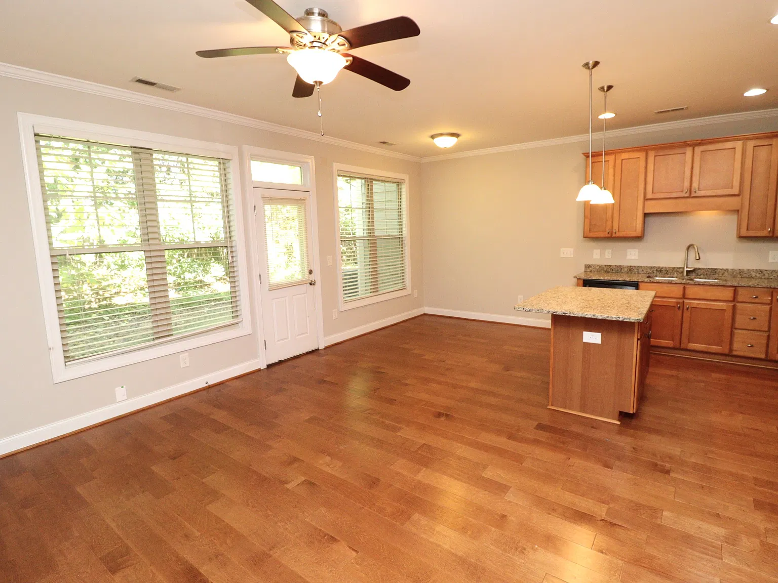 Luxury Raleigh Townhome Available Immediately — Photo 3