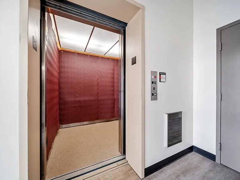 128 Ashworth Ave #204 — Photo 23