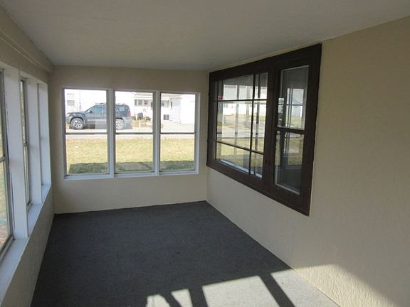 3rd image of 802 S Grace Ave