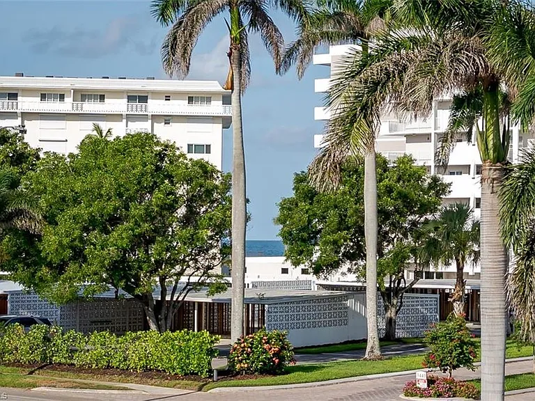 3450 Gulf Shore Blvd N #210 — Photo 15