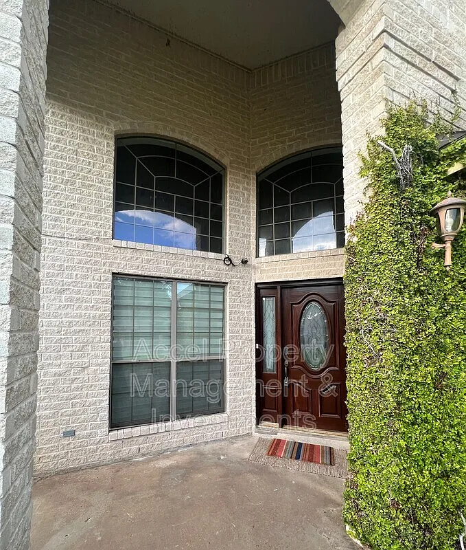 Building Photo - 2207 Ascot Dr