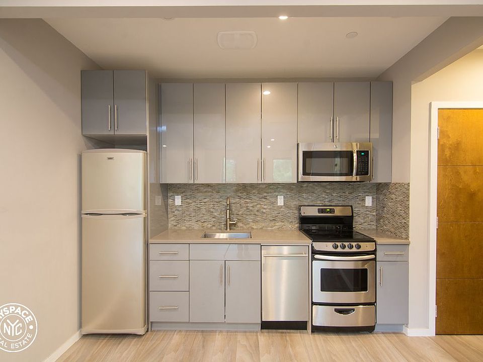 1st image of 285 Jefferson Ave APT 1R