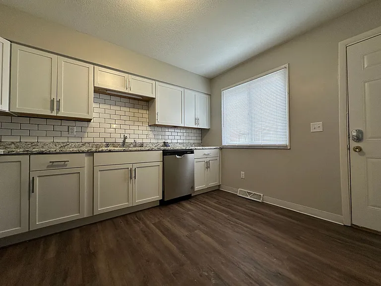 1513 Woods Ave — Photo 8