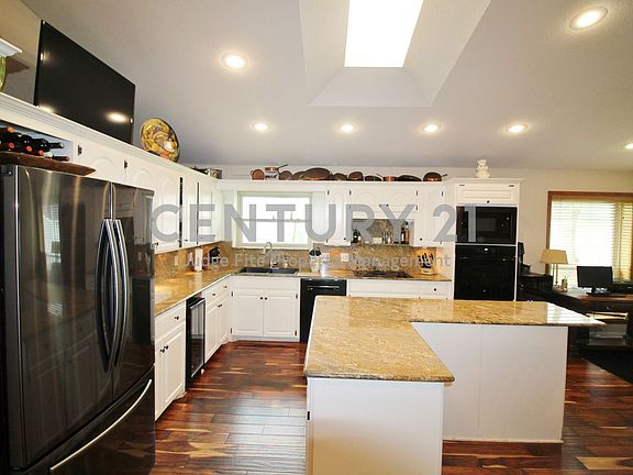 5th image of 18359 Hickory Cir