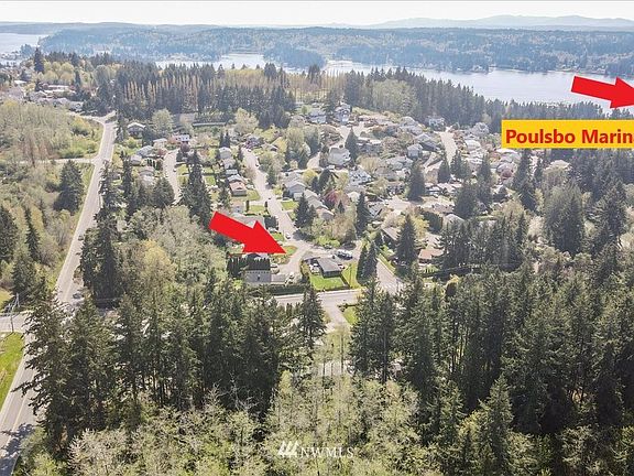 Poulsbo Marina and downtown just minutes away!