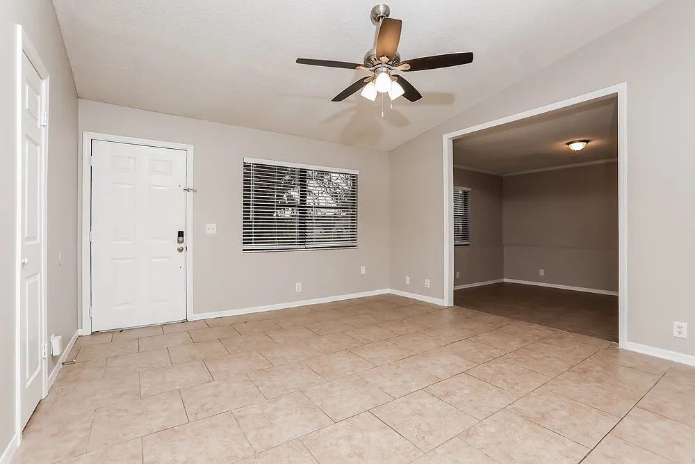 3 bed, 2.0 bath, 1296 sqft, $2,890 — Photo 4