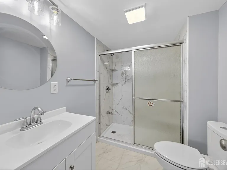 125 E Cherry St — Photo 16