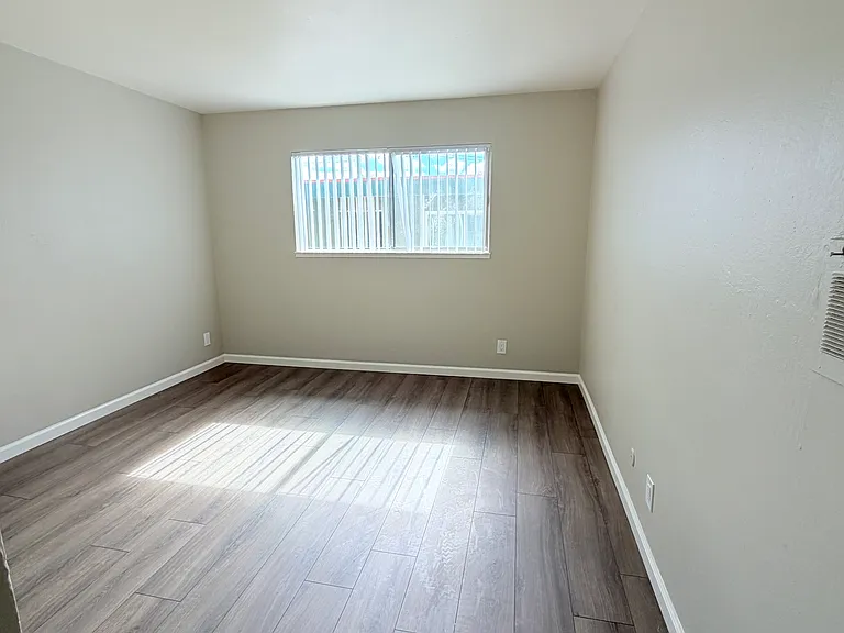2124 90th Ave #15 — Photo 16