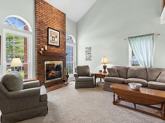 4th image of 4062 N Newport Ln