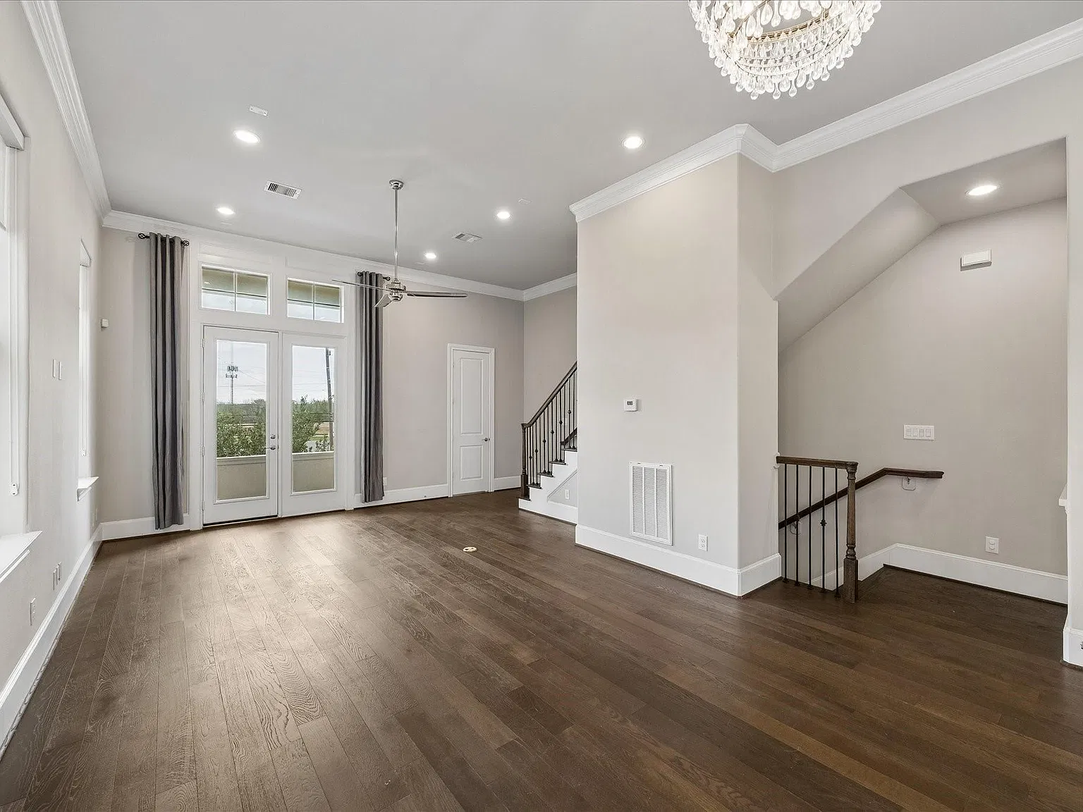 3 bed, 3.5 bath, 1980 sqft, $2,650 — Photo 2