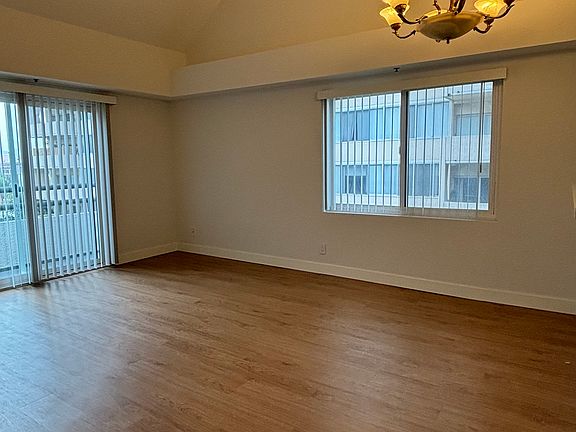 3rd image of 686 S Ardmore Ave APT 404