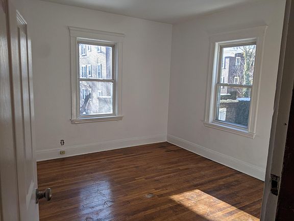 Corner bedroom unfurnished
