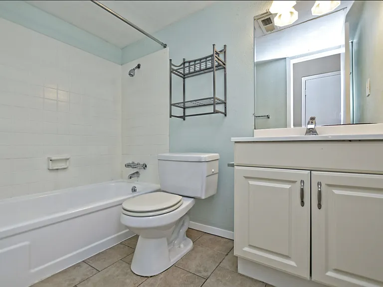 Peppertree Apartments — Photo 14