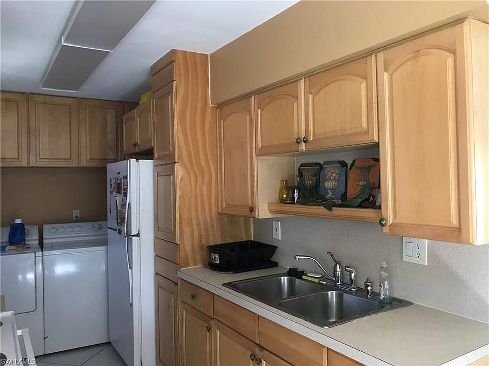 1st image of 915 Poinsettia Dr
