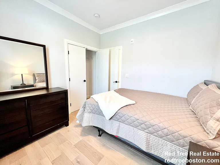 142 Pleasant St #4 — Photo 9