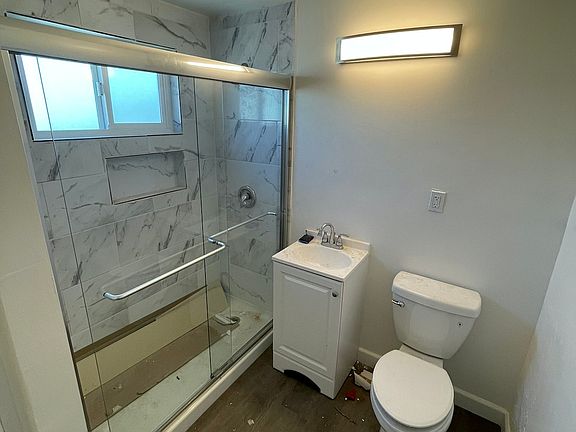 3rd image of 1820 Kearney Ave