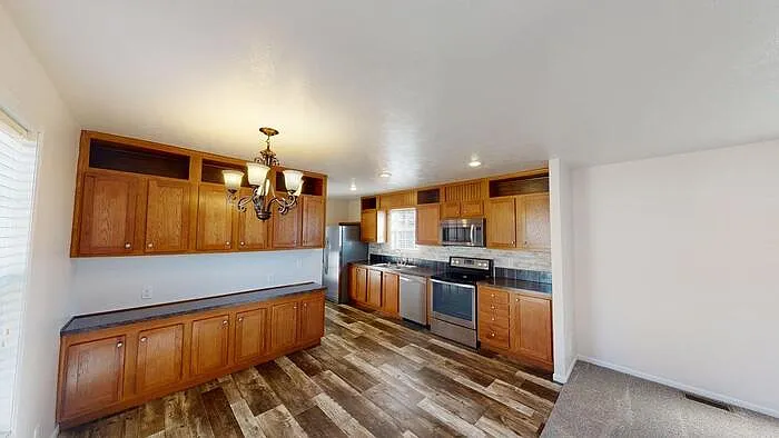 331 Continental Ave — Photo 3