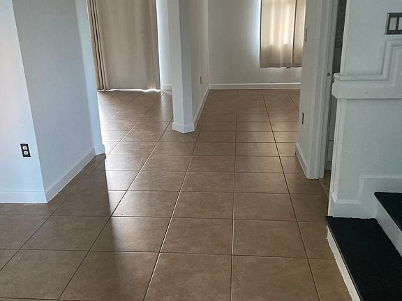 3rd image of 230 SE 29th Ave Unit 10