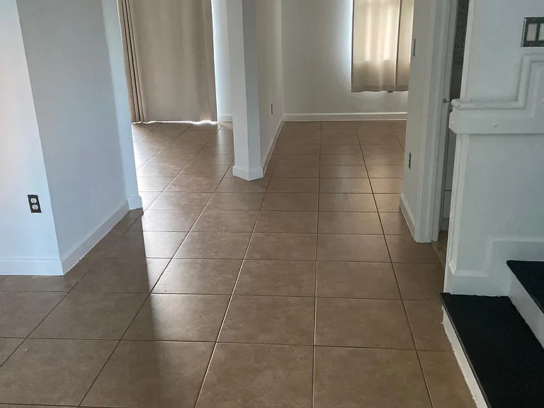 230 SE 29th Ave #10 — Photo 3