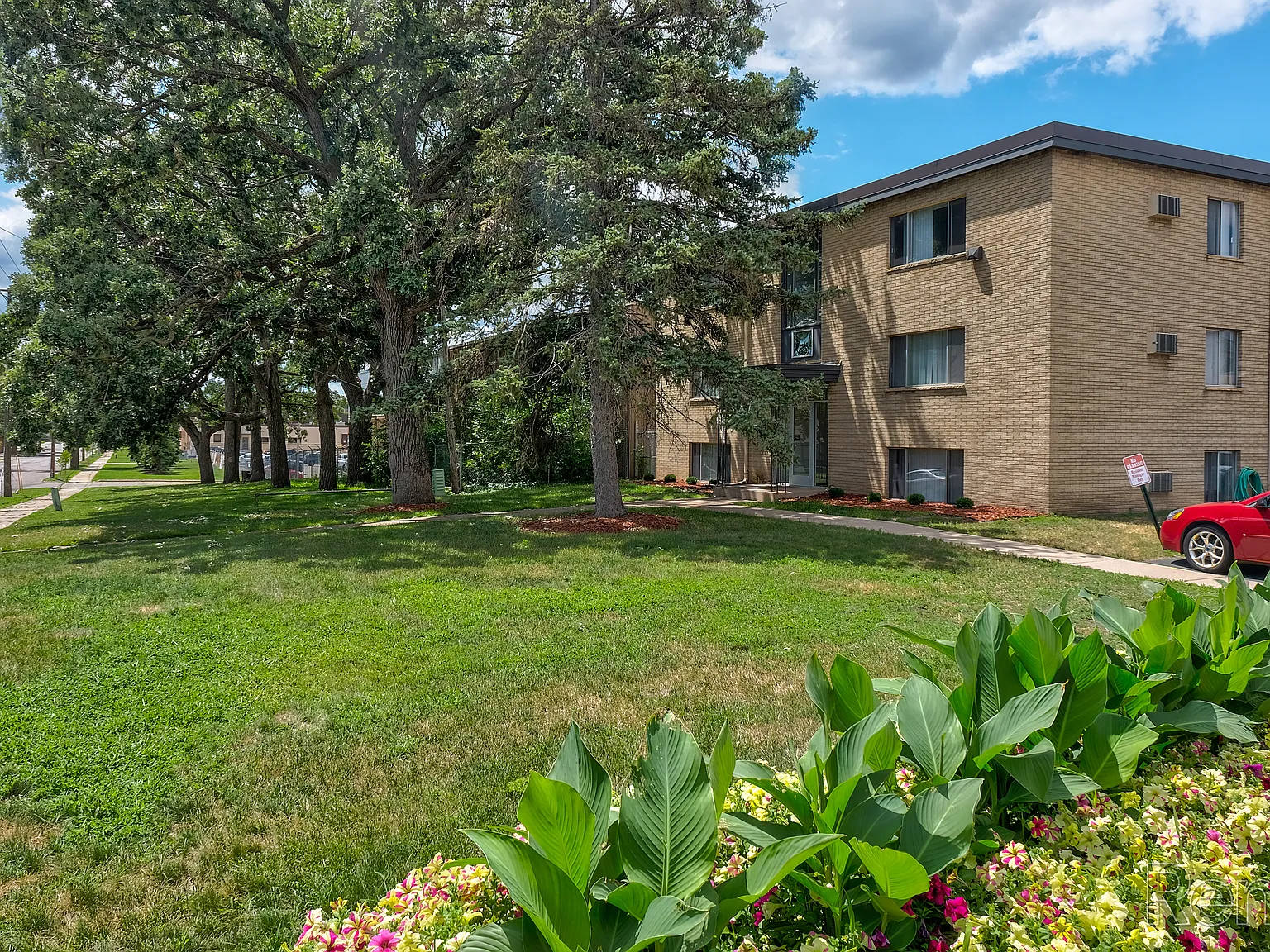 Sheraton Place Apartments — Photo 3