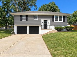 205 SW Kingscross Rd, Blue Springs, MO 64014