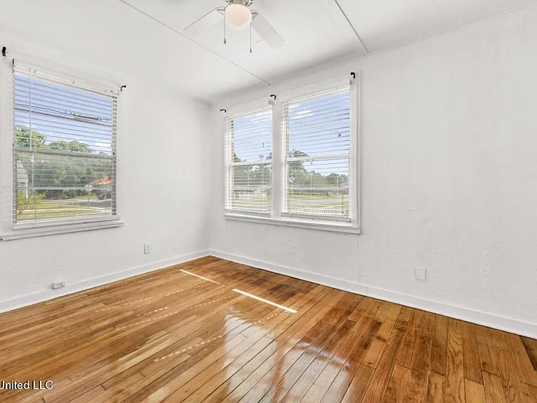 1076 Cherokee St — Photo 14