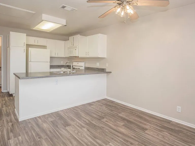 SummerRidge Apartments — Photo 23