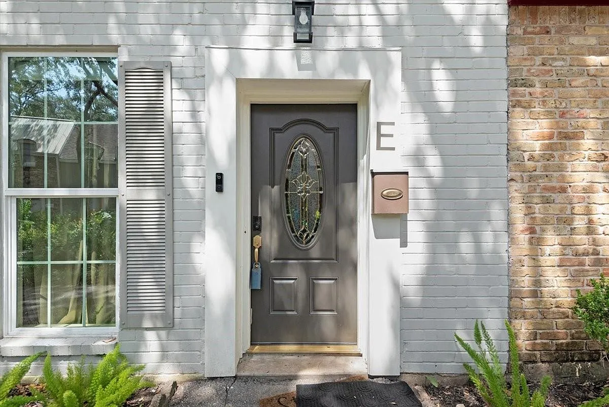 2 bed, 1.5 bath, 1230 sqft, $1,900 — Photo 4