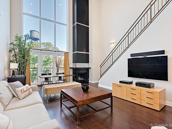 3rd image of 1727 W Pierce Ave #2E