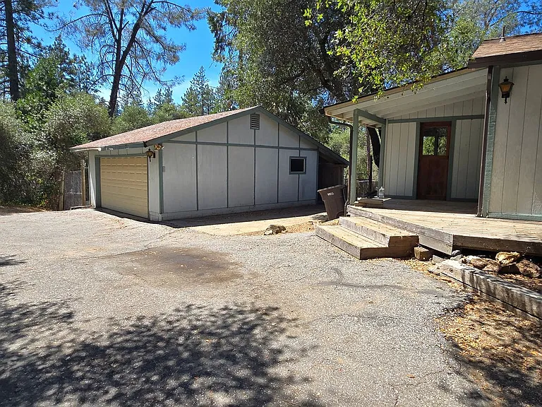 13038 Squirrel Creek Rd — Photo 2