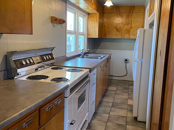 5th image of 1000 Longstaff St APT A