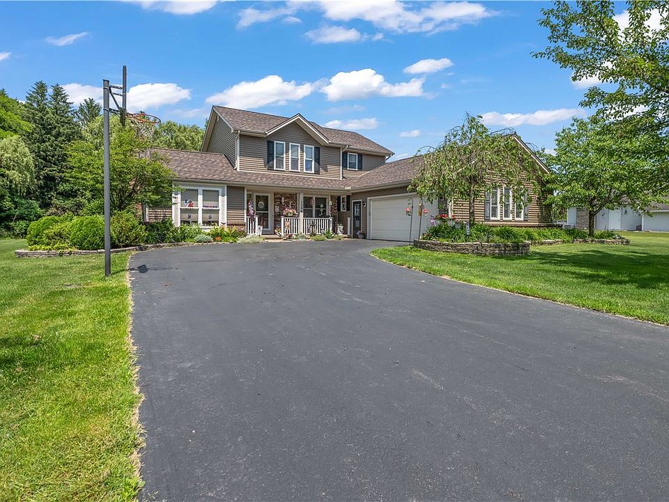 1st image of 1296 Lakeville Ln