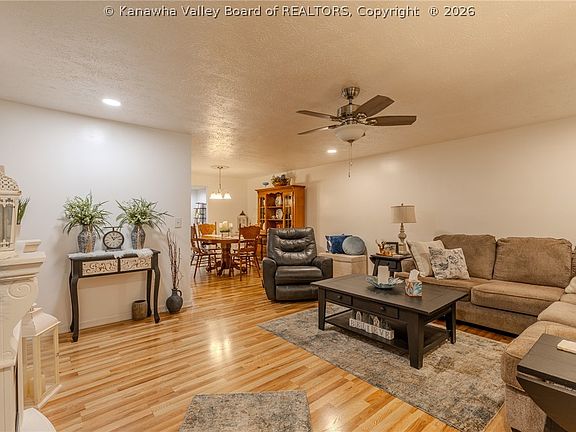 5th image of 114 N Arthur Dr