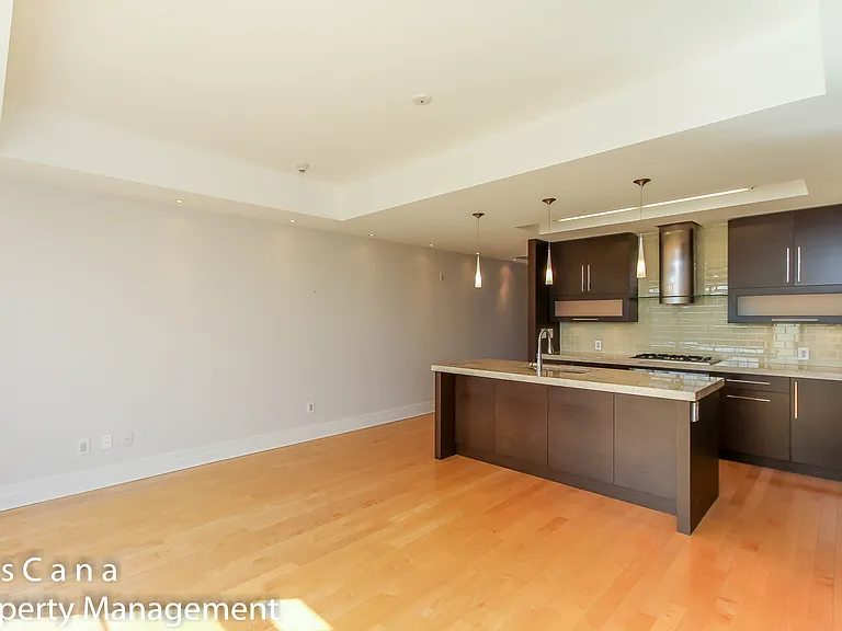 327 Breezehill Ave S #702 — Photo 7