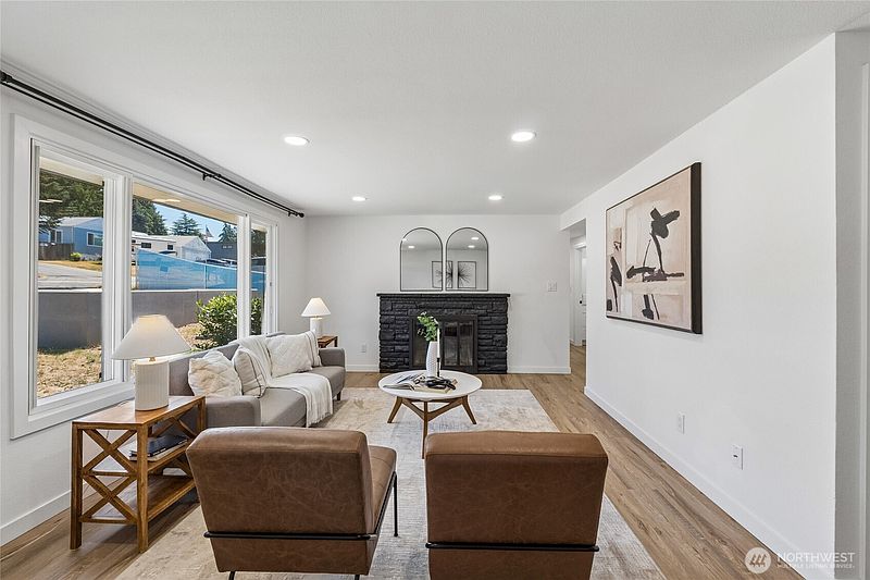 4th image of 11823 12th Avenue S