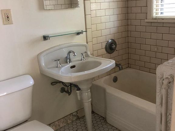 5th image of 429 Holly Ave #1