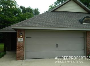 22 S Ray Ave, Fayetteville, AR 72701