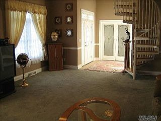 4th image of 840 Manor Hill Ln