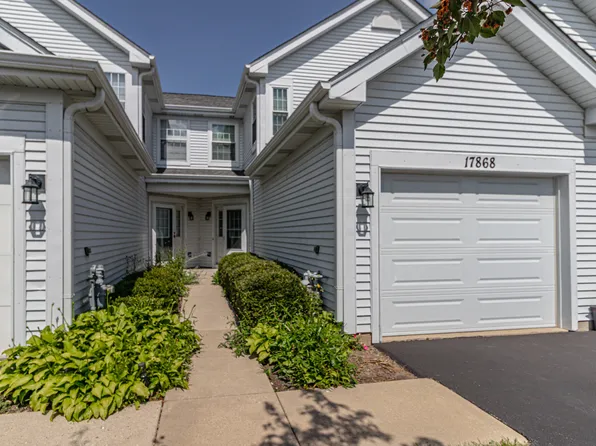 17868 W Braewick Rd, Gurnee, IL 60031