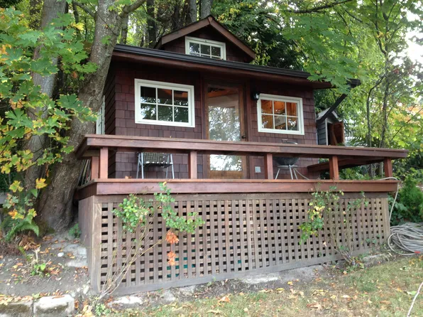 5950 NE Arrowhead Dr, Kenmore, WA 98028