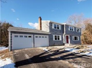 28 Hundred Acres Rd, Newtown, CT 06470